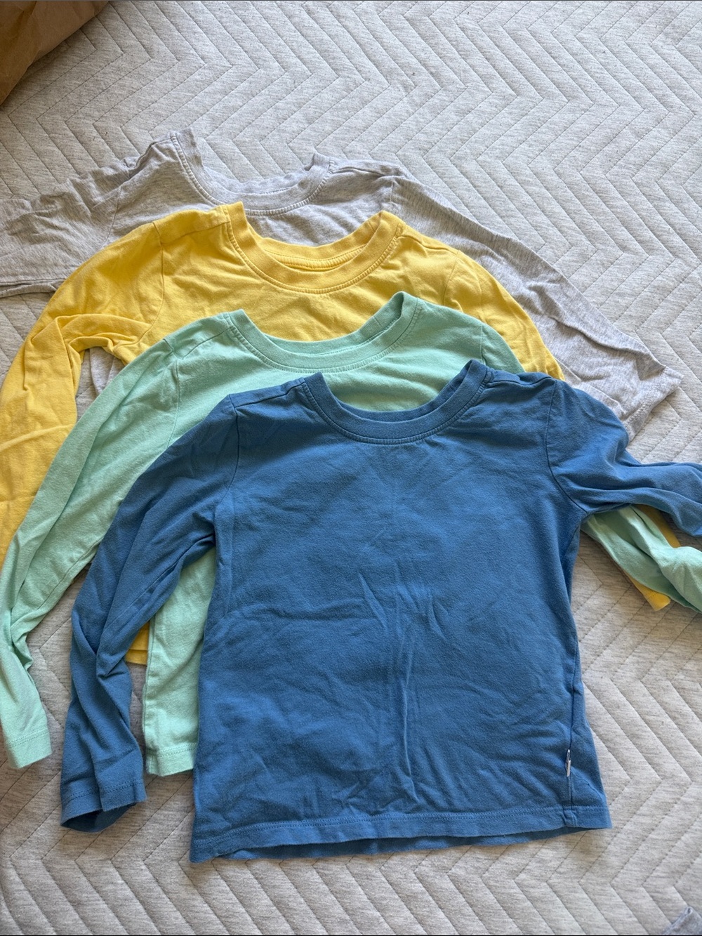 The Honest Company Kids bundle Long-Sleeve shirts - Blue, Mint, Yellow, Gray